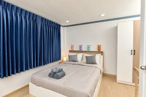WiFi, bed sheets