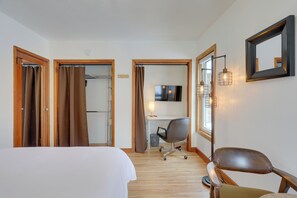 3 bedrooms, desk, Internet, bed sheets - Lake Access Home on Cross Lake: Walk to Dtwn! (Pine City)
