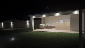 Terrace/patio - 4-bedroom villa, swimming pool, games room and cinema (Bédarrides)
