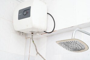 Deluxe Suite, Balcony, Bay View | Bathroom shower - Intelligent hotel and suites  (Alakahia)