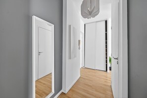 Interior - Quartier Bastille Charonne 2 Bedroom Apartment (Paris)