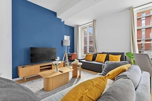 TV - Quartier Bastille Charonne 2 Bedroom Apartment (Paris)