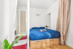 Desk, iron/ironing board, WiFi, bed sheets - Quartier Musée du Louvre 6 - Studio Apartment with Netflix (Paris)