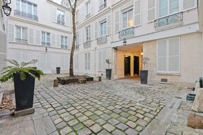 Exterior - Quartier Palais Royal - Studio Apartment NetFlix (Paris)