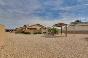 Property grounds - Desert Escape w/ Spool Pool! 4 Mi to Lake Havasu (Lake Havasu City)