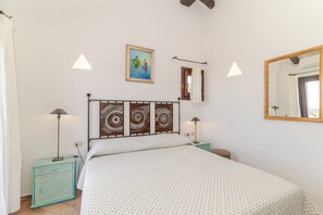 WiFi, bed sheets - Apartment 'Casa Ilaria' with Shared Pool, Private Terrace, and Wi-Fi (Liscia di Vacca)