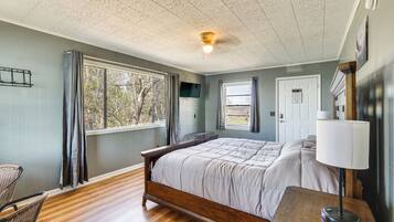 Iron/ironing board, internet, bed sheets