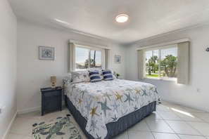 2 bedrooms, iron/ironing board, Internet, bed sheets - 2 Mi to Englewood Beach! Home w/ Private Dock (Englewood)