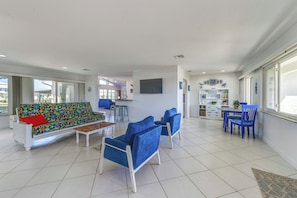TV - 2 Mi to Englewood Beach! Home w/ Private Dock (Englewood)