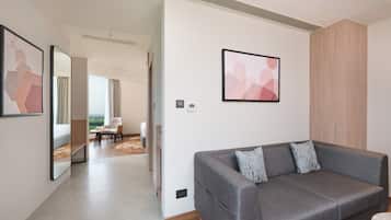 Junior Suite | Minibar, blackout curtains, soundproofing, iron/ironing board