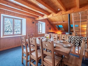 Apartment | Dining - La Chapelle Chalet for 8 Guests (Chamonix-Mont-Blanc)