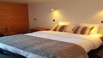 Apartment | 4 bedrooms, iron/ironing board, bed sheets