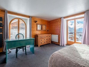 Apartment | 4 bedrooms, iron/ironing board, bed sheets - La Chapelle Chalet for 8 Guests (Chamonix-Mont-Blanc)