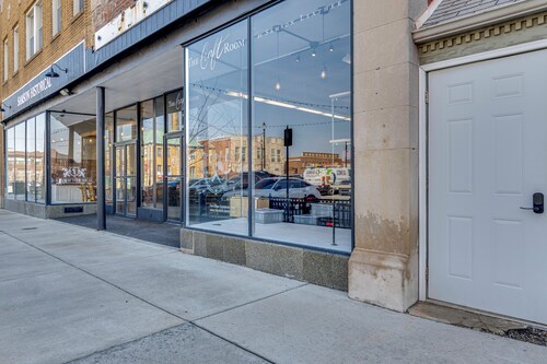 Historic Lebanon Gem: Central Walkable Location!