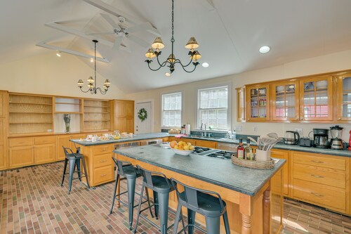 Pet-Friendly Yard: Boston Area Home Near World Cup