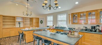 Pet-Friendly Yard: Boston Area Home Near World Cup