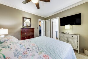 1 bedroom, iron/ironing board, Internet, bed sheets - Steps to Beach! Pompano Beach Apt w/ Shared Pool (Pompano Beach)