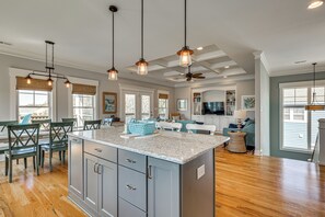 Interior - Spacious Coastal Gem on Oak Island 100 Yds to Sand (Oak Island)
