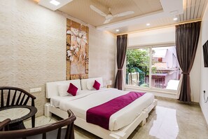 Deluxe Villa, Balcony, Garden View | Iron/ironing board, free WiFi - Alaya Stays Moonstone meadows With Pool (Lonavala)