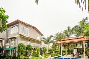 Property grounds - Alaya Stays Moonstone meadows With Pool (Lonavala)