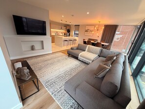 Living area - Elegant 3-Bed Duplex with Spa, Gym, Lift & Stunning River Views in Shrewsbury (Shrewsbury)