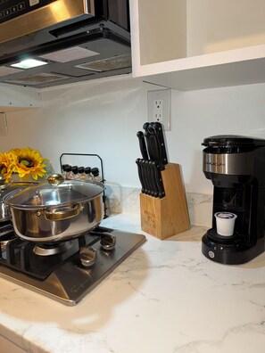 Private kitchen - Cozy Loft for Solo Stay Workspace at West Hills and private internet modem (Los Angeles)