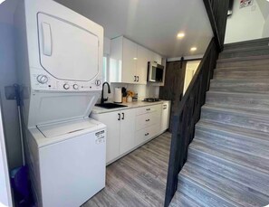 Private kitchen - Cozy Loft for Solo Stay Workspace at West Hills and private internet modem (Los Angeles)