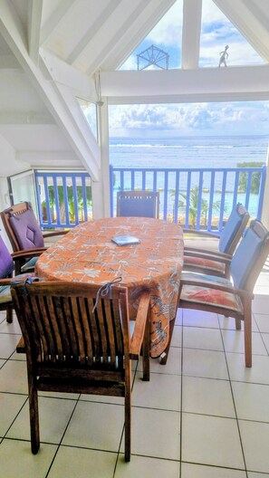 屋外ダイニングエリア