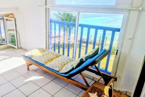 Interior - Exceptional location with direct access to the beach T2 in small residence (Sainte-Anne)