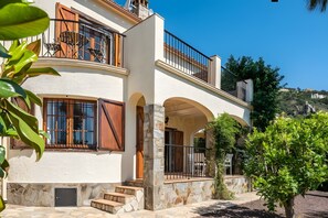 Exterior detail - Casa Baringo, pool and sea view (Calonge)