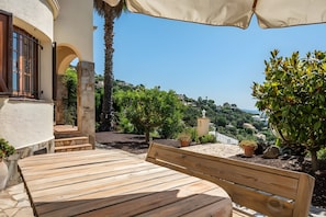 Outdoor dining - Casa Baringo, pool and sea view (Calonge)