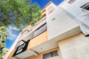 Exterior - Classic with Balcony Hotel O Sector 25 Near Iskcon Temple (Delhi)