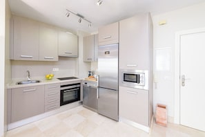 Comfort Apartment, 1 Bedroom, Beachside | Private kitchen - Solaga - Maestranza (Málaga)