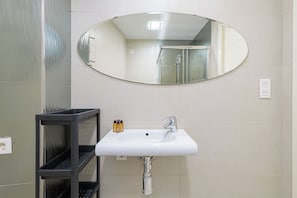 Comfort Apartment, 1 Bedroom, Beachside | Bathroom - Solaga - Maestranza (Málaga)