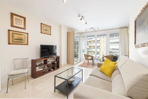 Comfort Apartment, 1 Bedroom, Beachside | Living area - Solaga - Maestranza (Málaga)