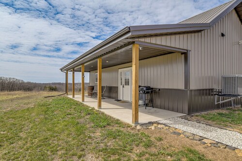 Modern Hunting Lodge on Kirksville's Outskirts