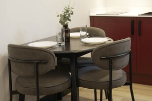 Dining - The Sixty | Stylish 2BDR Apt with Secure Parking (Cardiff)