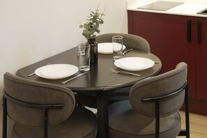 Dining - The Sixty | Stylish 2BDR Apt with Secure Parking (Cardiff)