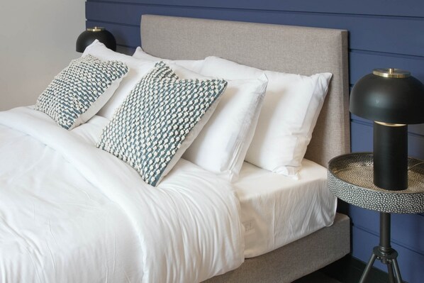 Room - The Sixty | Stylish 2BDR Apt with Secure Parking (Cardiff)