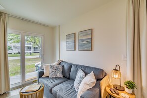 Een televisie en boeken