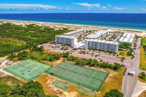 Sports court - Steps to Ocean! Family Gulf Shores Escape w/ Patio (Gulf Shores)