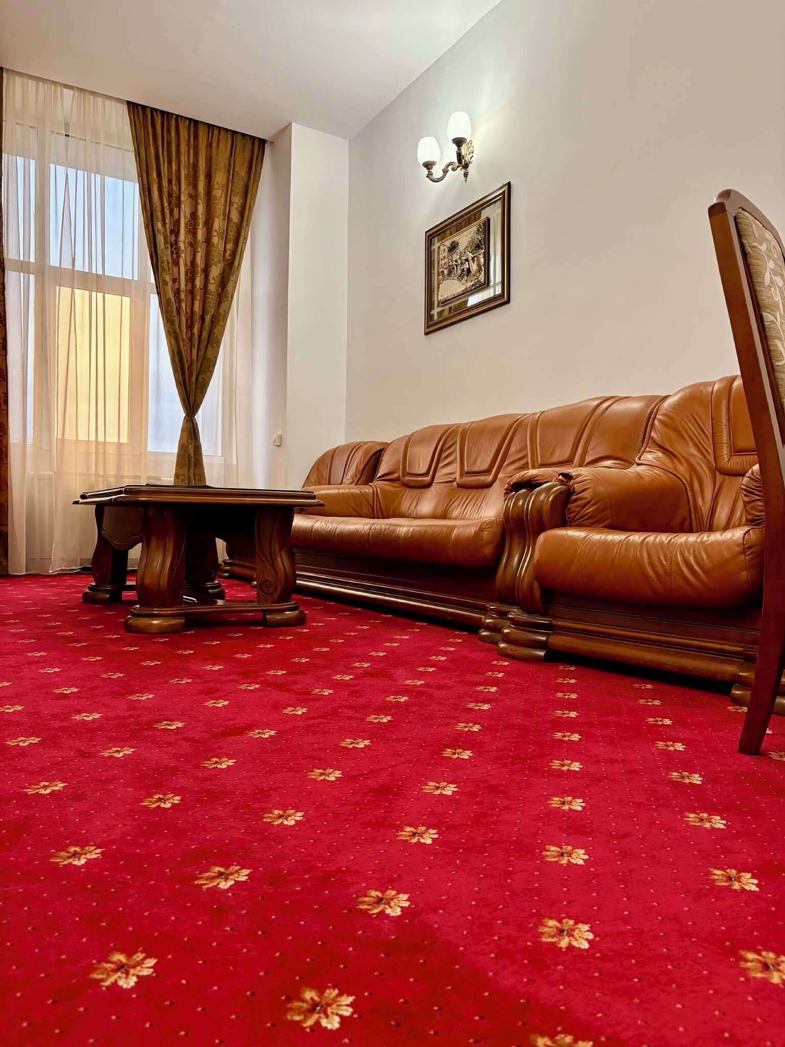 Classic Suite, City View | Living area