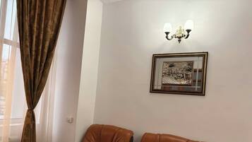 Suite Classic, vista città | Interni