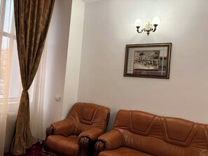 Classic Suite, City View | Interior - Hotel Emma West Craiova (Craiova)