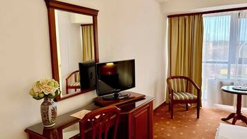 Chambre avec lits jumeaux, vue sur la ville | Intérieur