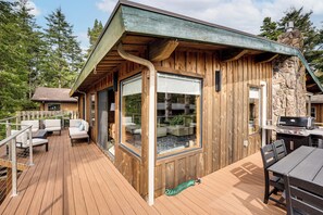Outdoor dining - Lakefront Home w/ Dock & Views in Langlois (Langlois)
