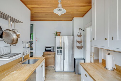 Steps to Montana State! Updated Bozeman Bungalow