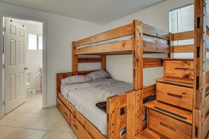 2 bedrooms, iron/ironing board, Internet, bed sheets - Shop & Dine! Getaway 3 Mi to Old Town Scottsdale (Scottsdale)