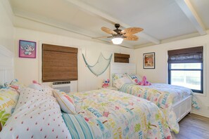 2 bedrooms, Internet, bed sheets - Steps to Surfside Beach! Ocean-View Texas Retreat (Freeport)