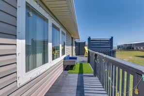 Property grounds - Steps to Surfside Beach! Ocean-View Texas Retreat (Freeport)